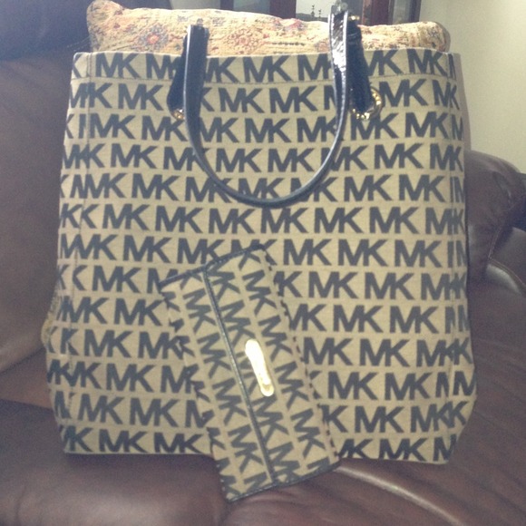 Michael Kors Tote with wallet