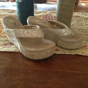 The cutest wedge sandals