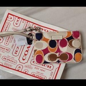 ✂SALE✂ Authentic Coach Scarf Print Wristlet