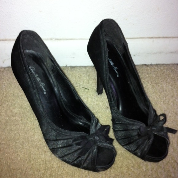 Black peep toe heels