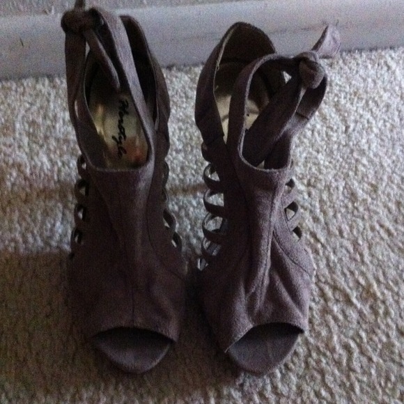Taupe peep toe heels - Picture 2 of 2