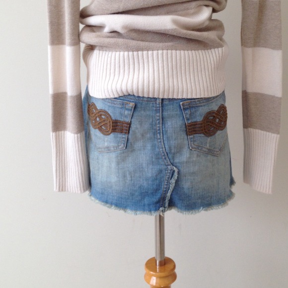 ⚡️$6⚡️Distressed jean mini skirt - Picture 2 of 2