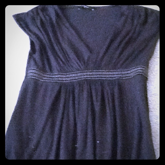 Super cute black v-neck!(: