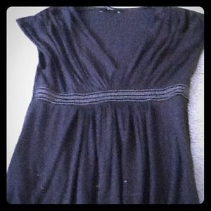 Super cute black v-neck!(: