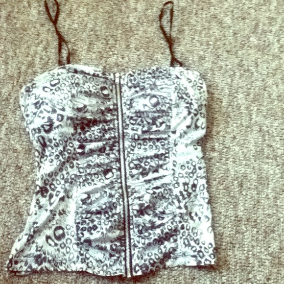 Black and White Animal Print Zipper Tank. Large.