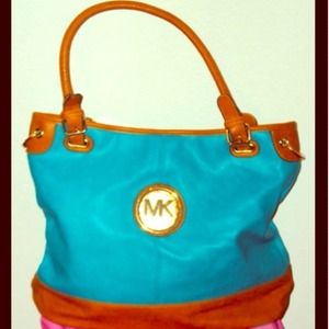 🎀RESERVED FOR @TETE1995 🎀 Aqua/Camel handbag 🎀