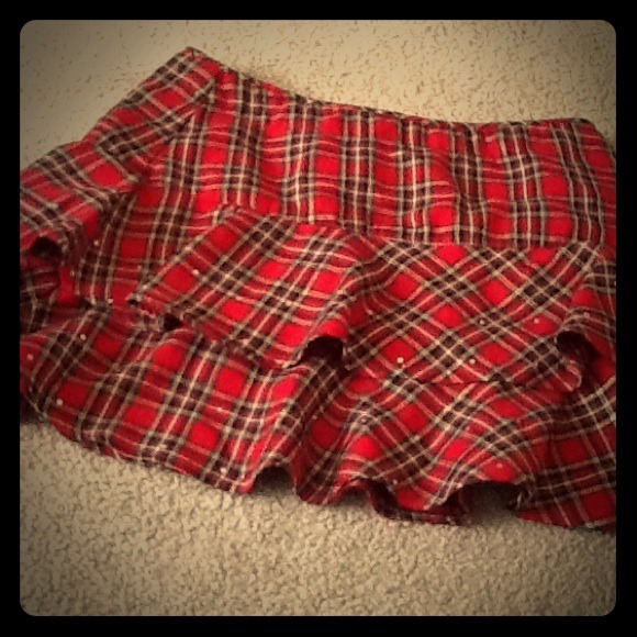 Cute red plaid skirt!(: