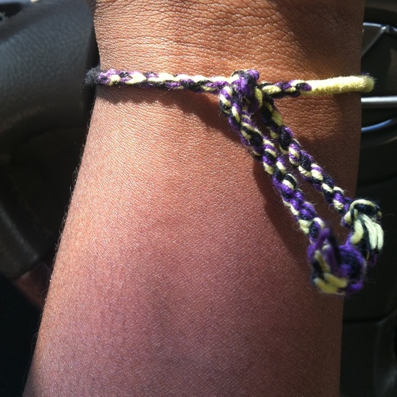 Thread bracelet - Picture 2 of 2