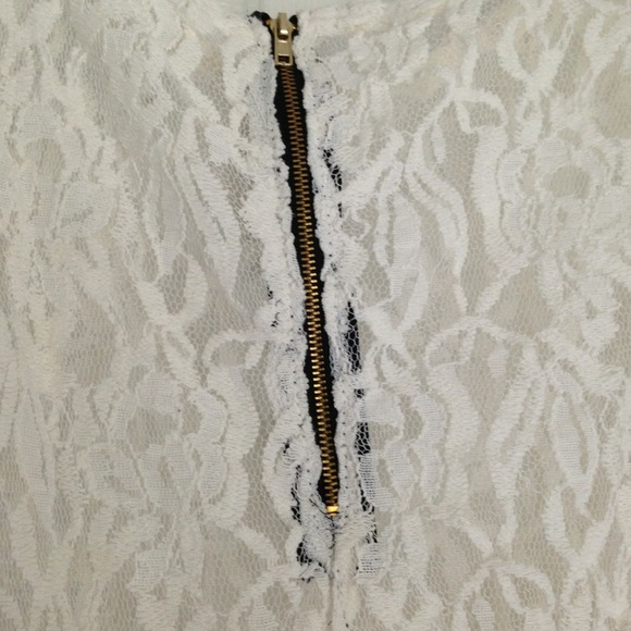 White lace peplum - Picture 4 of 4