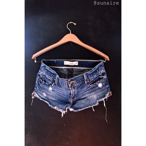 [RESERVED] A&F Denim Cutoffs @marikoazis