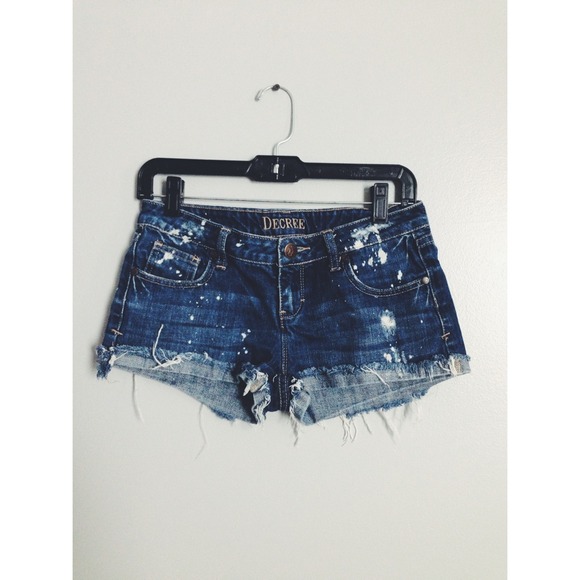 ❌SOLD❌Dark wash distressed short shorts 💋