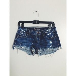 ❌SOLD❌Dark wash distressed short shorts 💋