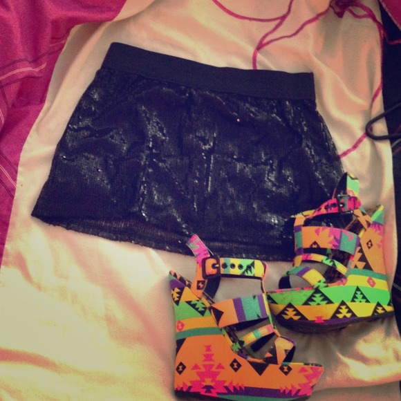 Mini sequence skirt! Super cute for going out!😊