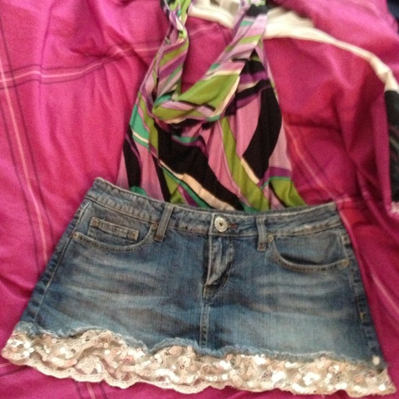 BUNDLE SALE! Shirt/skirt/and neon bra!!😍