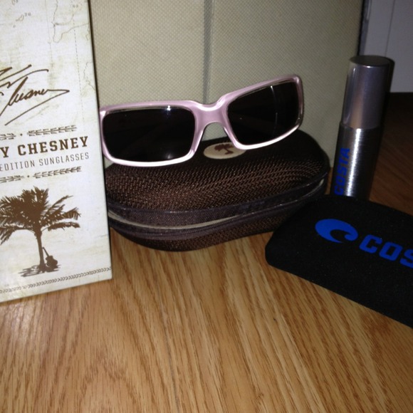 🔴SOLD!!🔴 Limited Edition Pink Costa Del Mar