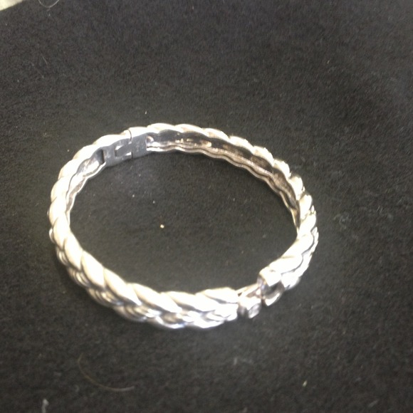 David Yurman Jewelry - David Yurman genuine cable bracelet in DY pouch