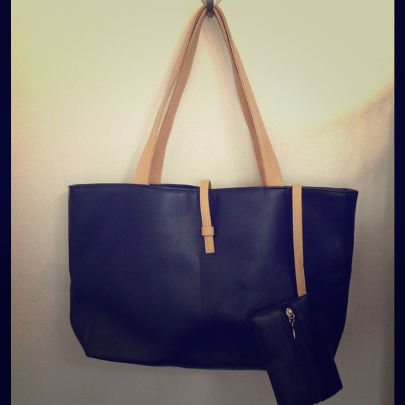 ⛔️TRADED!⛔️ Large Black Faux Leather Tote Purse