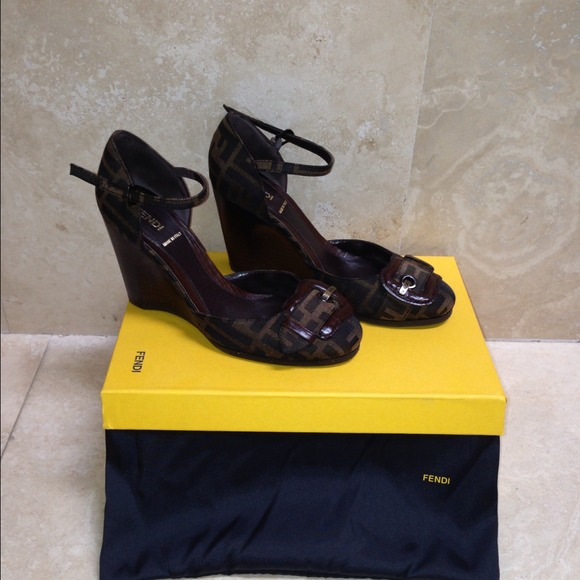 FENDI MONOGRAM WEDGE 37.5 - Picture 2 of 4