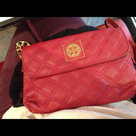 Hold!!TORY BURCH Red Leather crossbody with gold