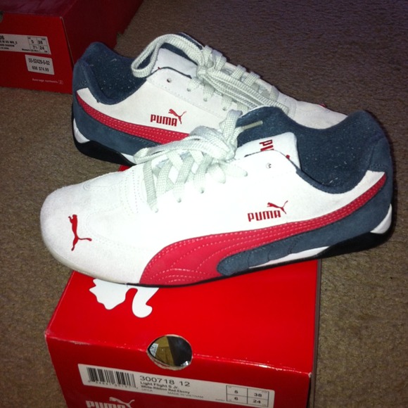 Like new puma sneakers