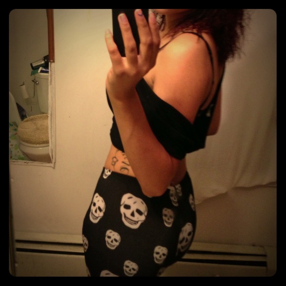 SKULL LEGGINGS IN STYLE ✅💀 - Picture 1 of 1