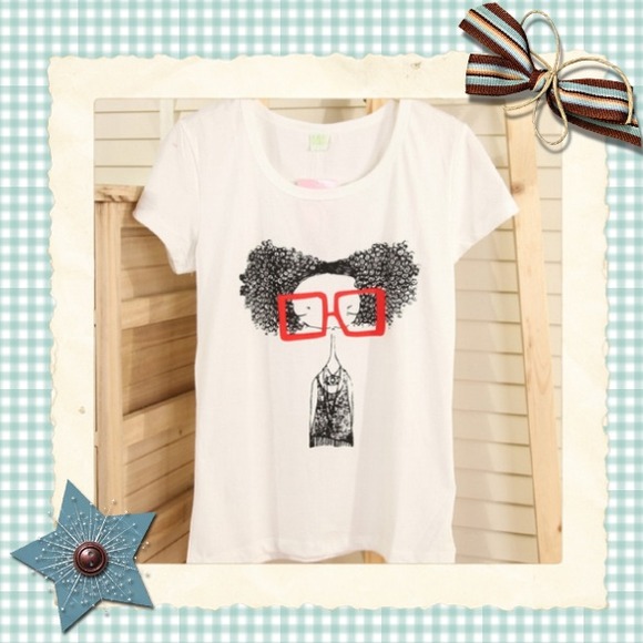 JUST REDUCED *HOST PICK* 8/9 Cute Graphic Tee!