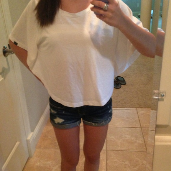 ❌❌SOLD❌❌❌Adorable white Vans shirt💖 - Picture 2 of 2