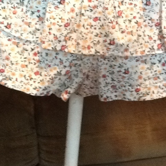 ❌SOLD❌Floral romper - Picture 4 of 4