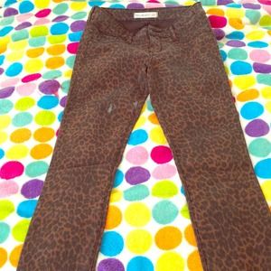 Cheeta print skinny jeans kinda jeggings