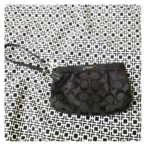💯Authentic COACH wristlet purse!