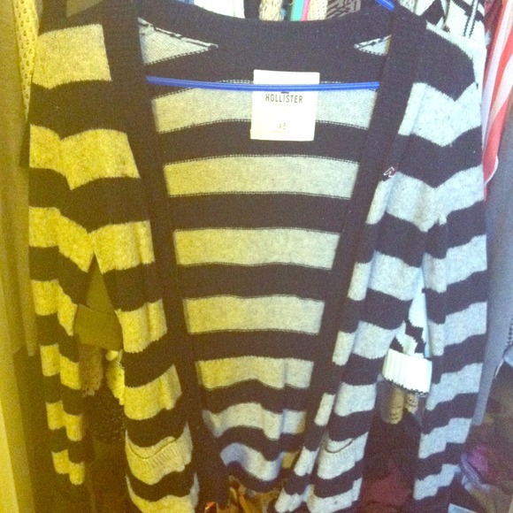 Hollister cardigan