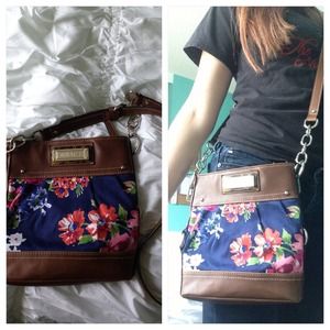 Floral print cross body purse