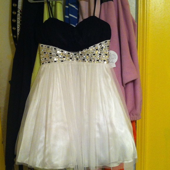 Formal mini dress NWT!! Size 9/10.