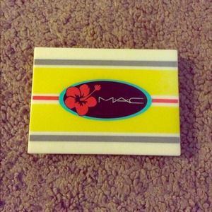 MAC surf baby eyeshadow