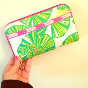 LeSportsac wallet with Lily pulitzer design!