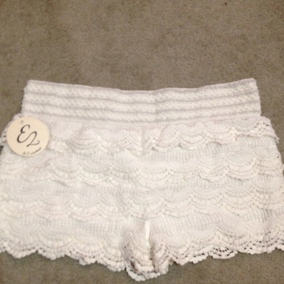 White High Waisted Lace Shorts🎀