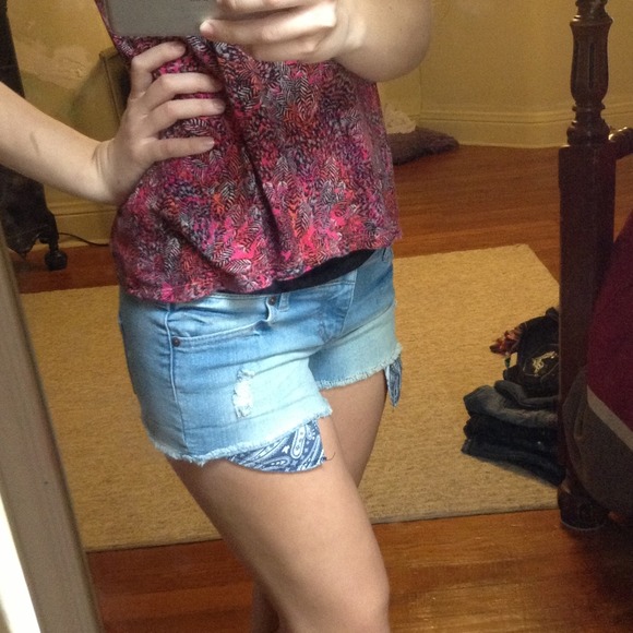 Sz 3 Celeb Pink shorts&a small Mudd patterned tank - Picture 2 of 4