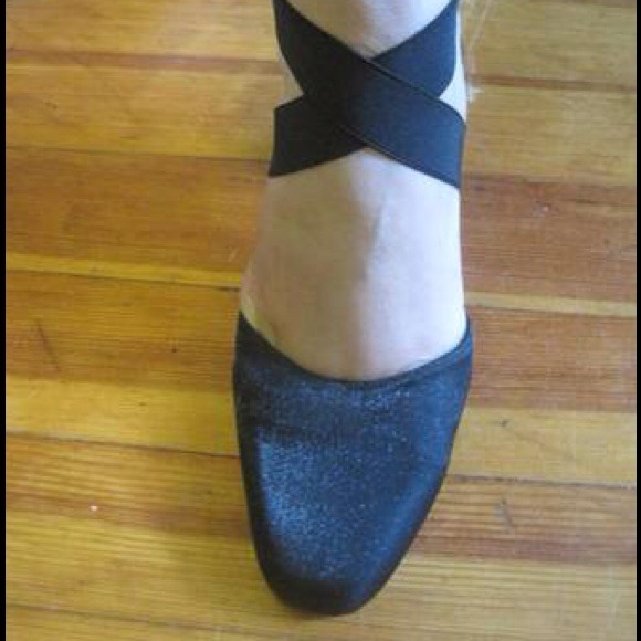 Womens' Heeled Shoes. Elegant ribbon cross upper - Picture 2 of 2