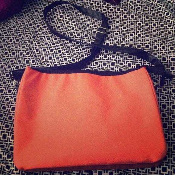 TRENDY 🎀 Coral leather purse! NOT used NO tags!