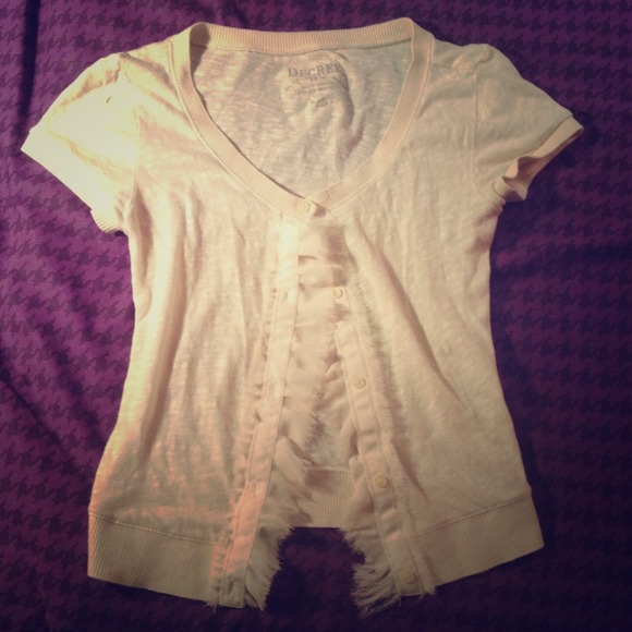 small cremé colored over layer shirt - Picture 1 of 1