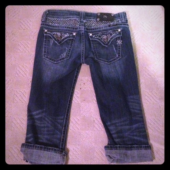 🚨HOLD🚨Miss Me Cropped Jeans Size 29