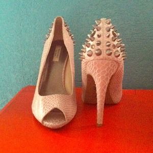 *Host Pick*Simply Vera Wang HOLD @divastephrob