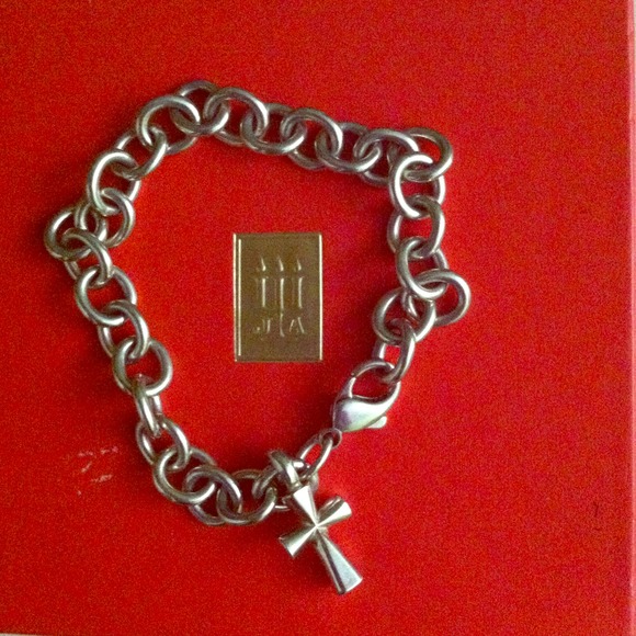 JAMES AVERY CHARM BRACELET WITH CHARM 🎀💗