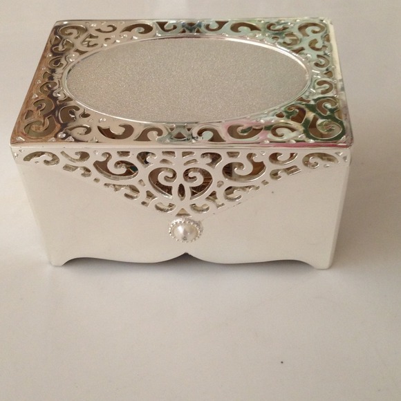 A random act of Kindness & Generosity fr. a Posher - Picture 2 of 3