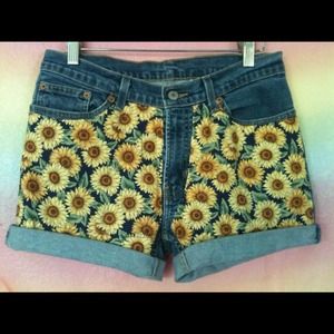 High waisted Sun Flower shorts