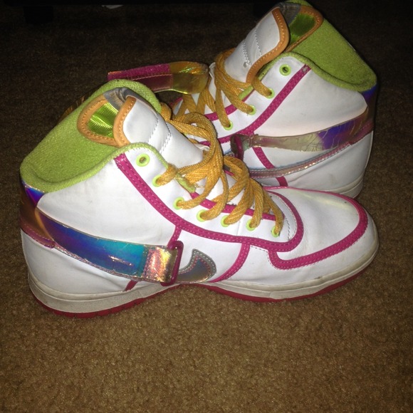 Cute Nikes 💞✨ - Picture 4 of 4