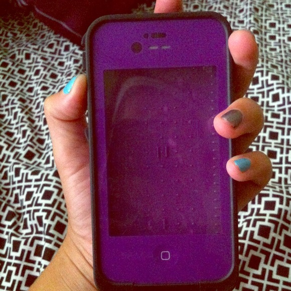IPhone 4/4s LIFEPROOF case!!