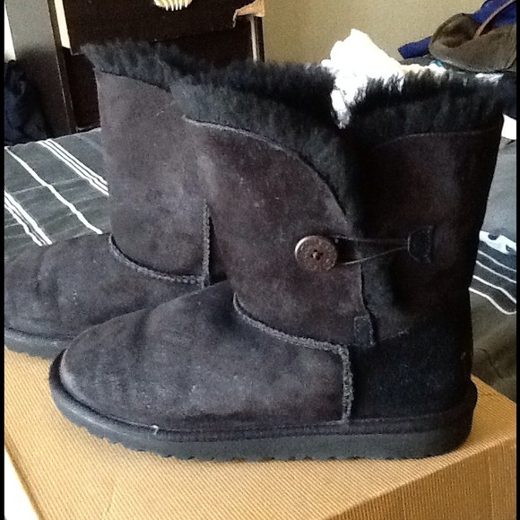 UGGS K Bailey Button Black AUTHENTIC - Picture 3 of 4