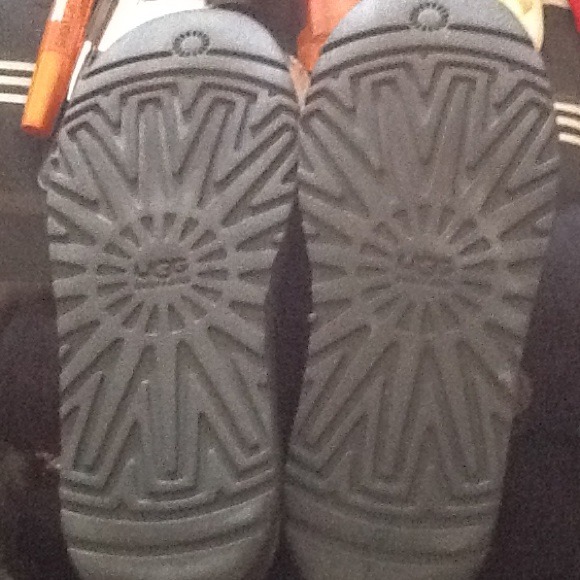 UGGS K Bailey Button Black AUTHENTIC - Picture 4 of 4