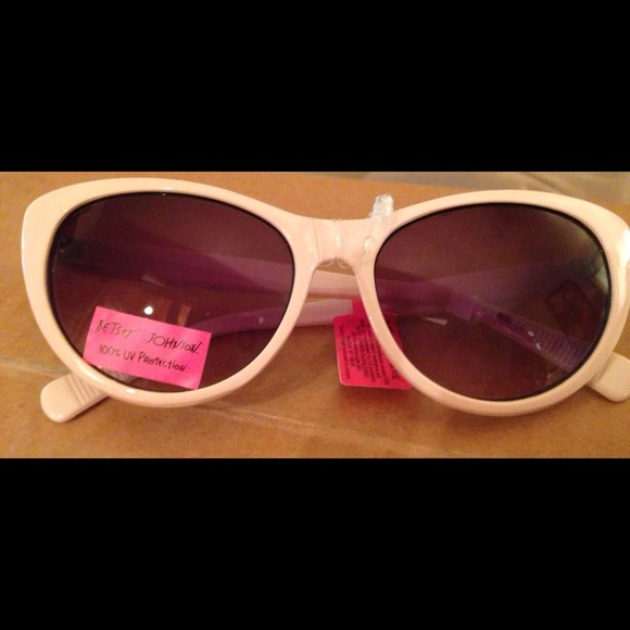 Betsy Johnson cat- eye shades - Picture 1 of 1